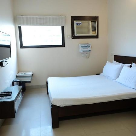 Hotel Maharani Regency à Panchkula Extérieur photo