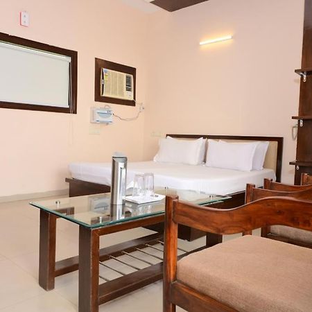 Hotel Maharani Regency à Panchkula Extérieur photo