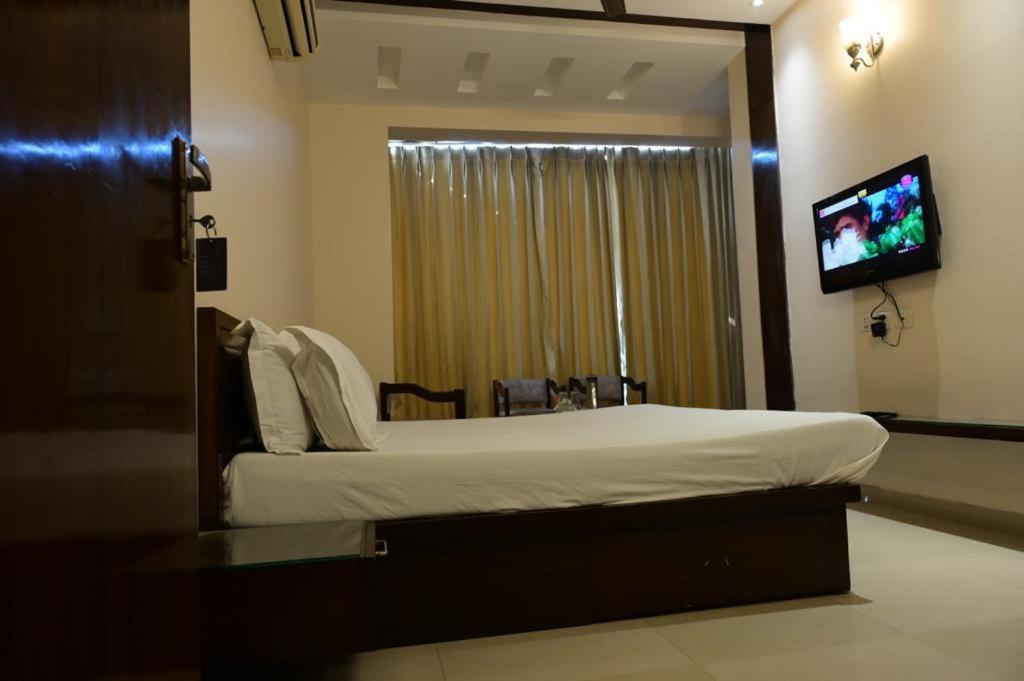 Hotel Maharani Regency à Panchkula Extérieur photo