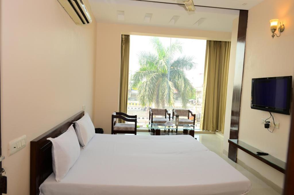 Hotel Maharani Regency à Panchkula Extérieur photo