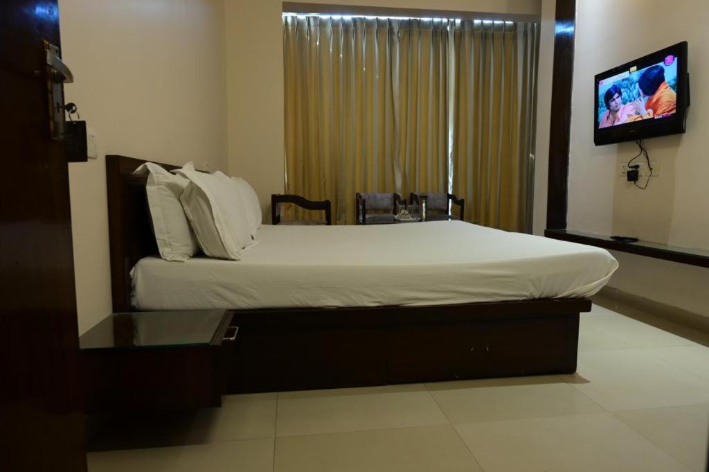 Hotel Maharani Regency à Panchkula Extérieur photo