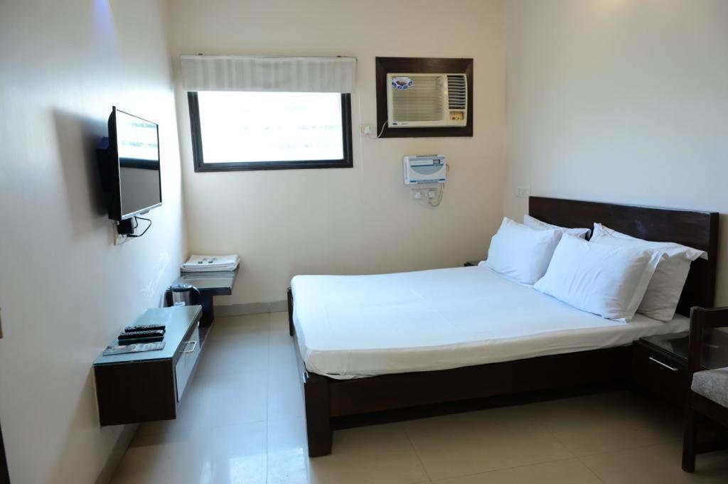 Hotel Maharani Regency à Panchkula Extérieur photo
