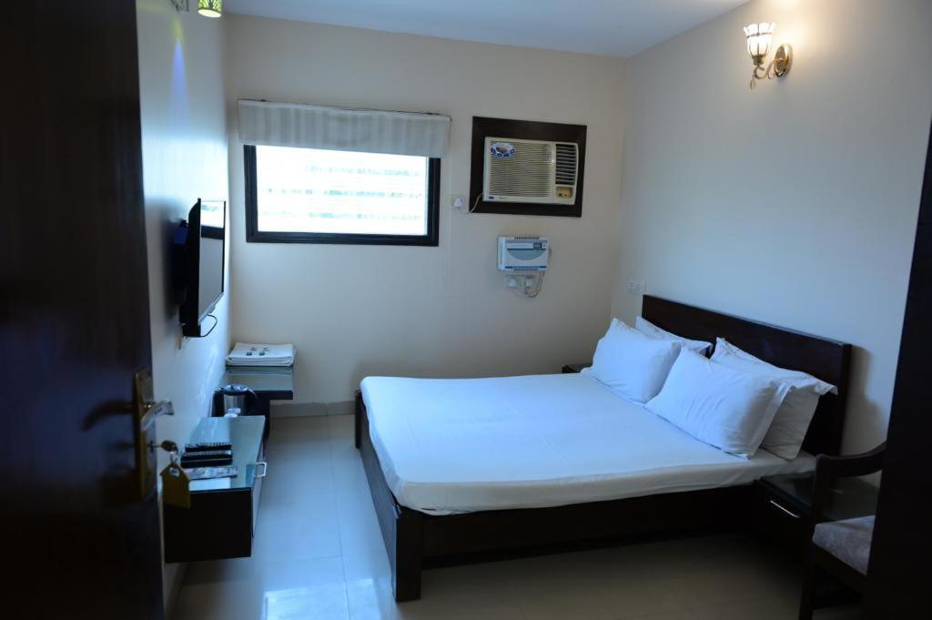 Hotel Maharani Regency à Panchkula Extérieur photo