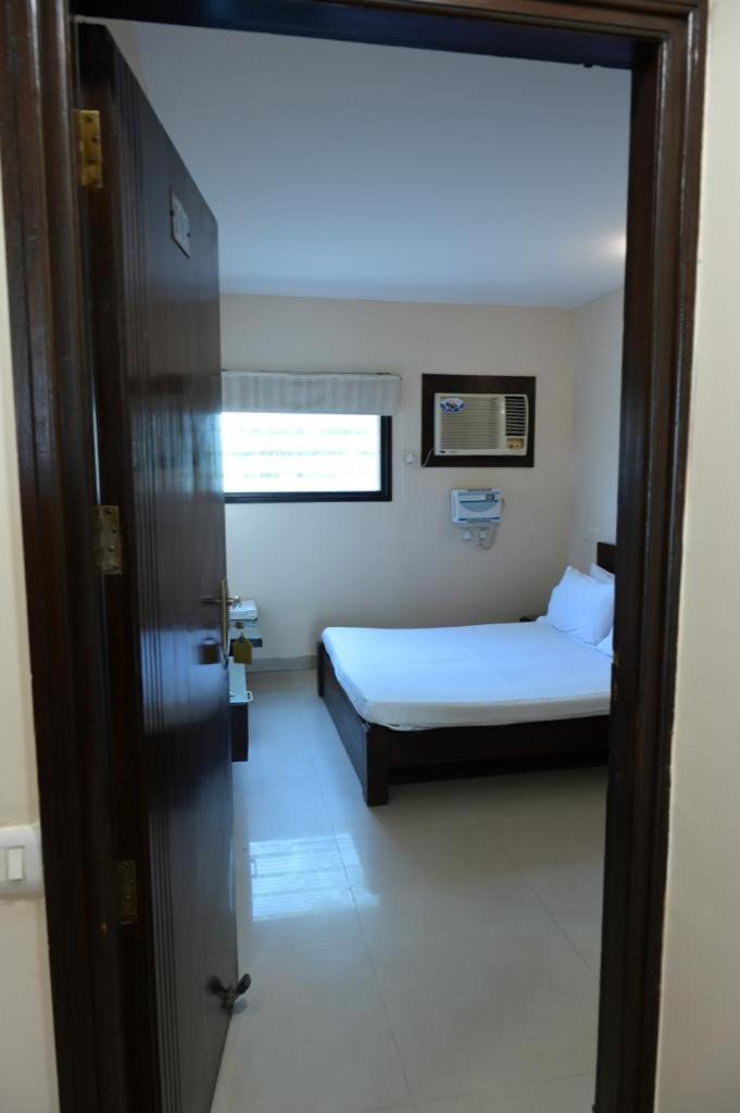 Hotel Maharani Regency à Panchkula Extérieur photo