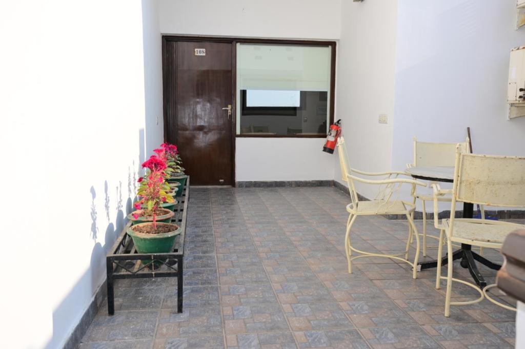 Hotel Maharani Regency à Panchkula Extérieur photo